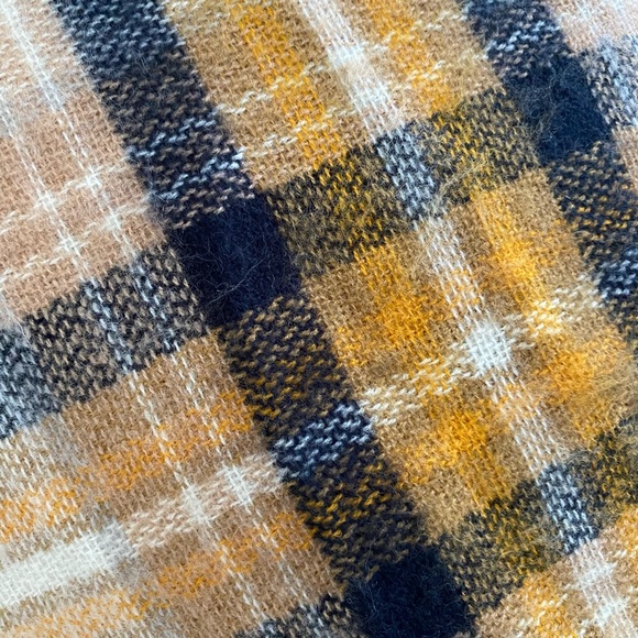 Chic fall scarf - Picture 4 of 4